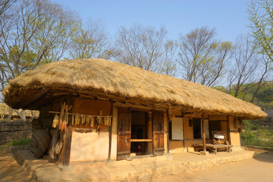 韩国乡村农家庭院小屋
