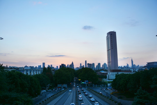 夜幕下的城市