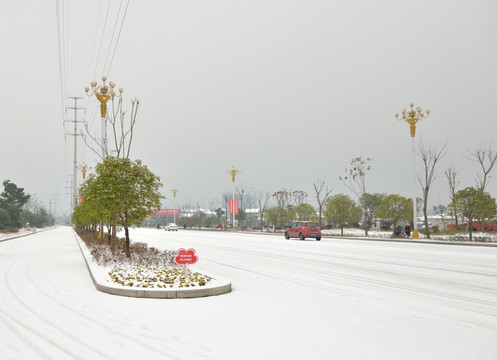 道路雪景