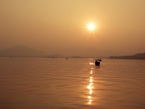 西湖夕阳打渔归