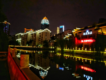 无锡河畔夜景