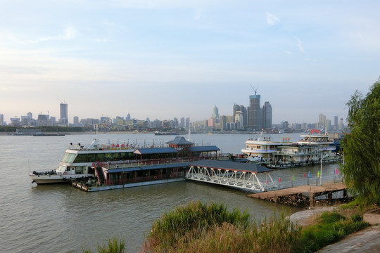 武汉旅游码头与江景