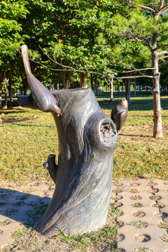 北京城市雕塑喜鹊登梅