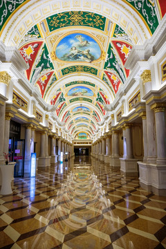 宫廷式酒店走廊