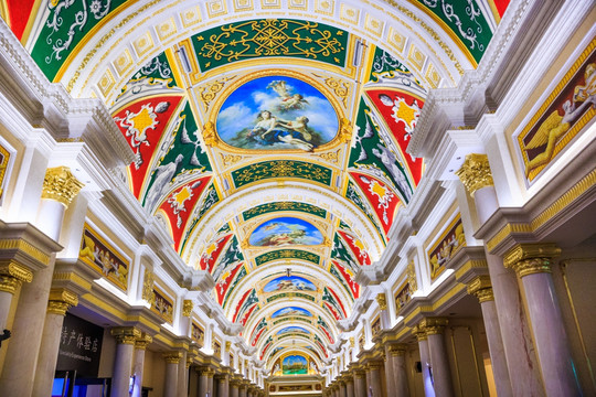 宫廷式酒店走廊