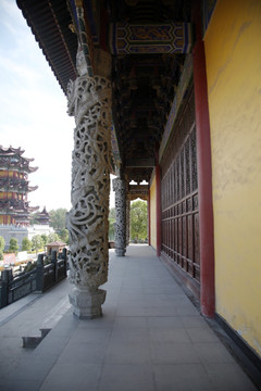 寺院龙柱