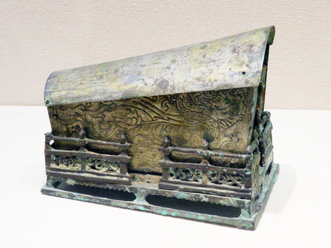 唐代鎏金錾花银棺