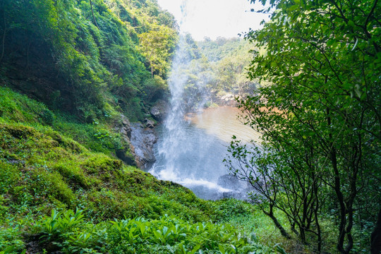 山水瀑布