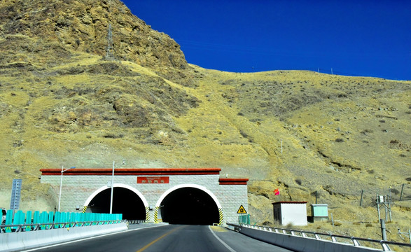 拉萨柳梧隧道