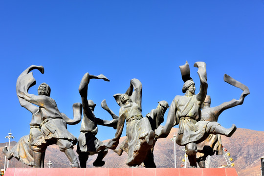 藏族歌舞雕塑
