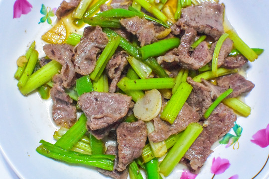 芹菜炒牛肉