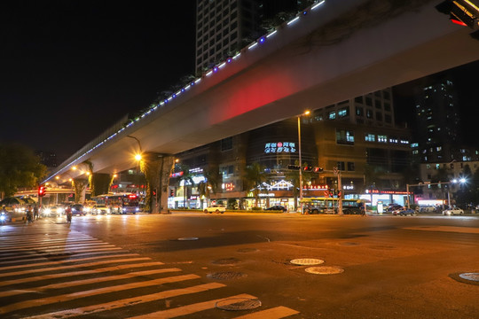 厦门夜晚马路