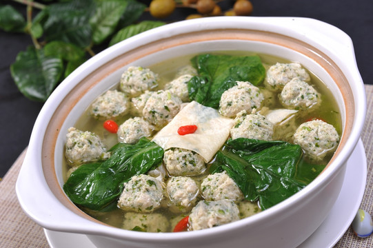 青菜丸子炖豆筋