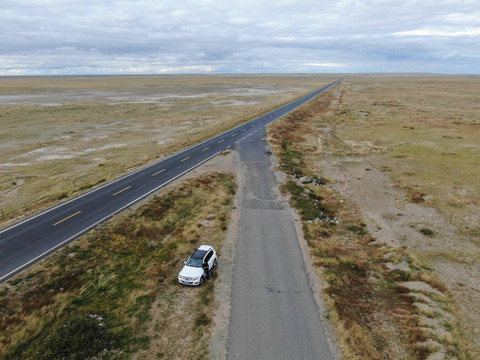 草原道路航拍