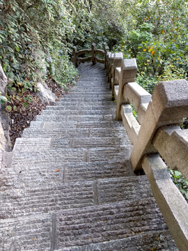 山路石阶