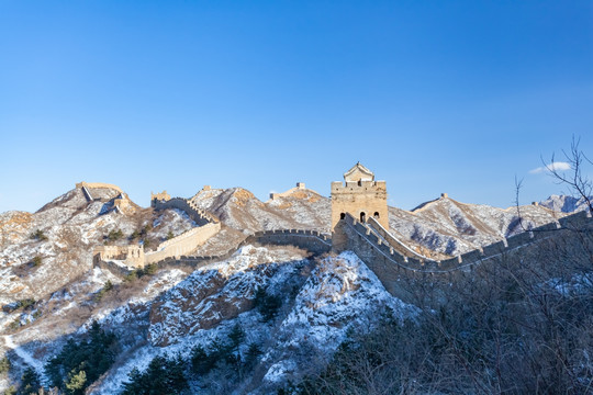 冬季长城雪景逆光金山岭