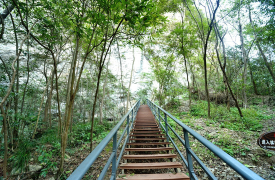 五峰白岩圈景区