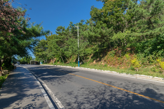 大连滨海路道路无人