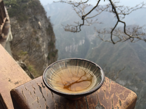 天门山上品茶