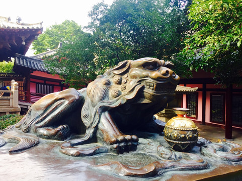 苏州寒山寺的狮子品茶