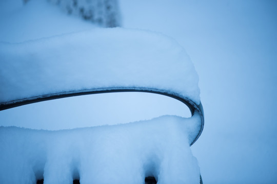 雪地长椅