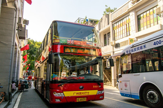 西关旅游车