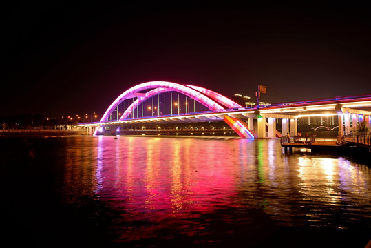 金华双龙大桥夜景紫色霓虹灯
