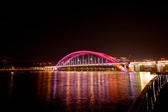 金华双龙大桥夜景紫红色