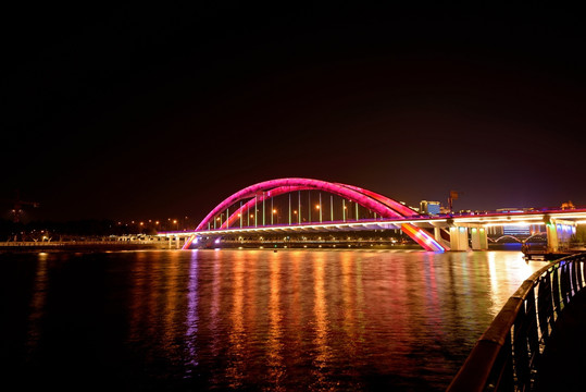 金华双龙大桥夜景紫红色灯光