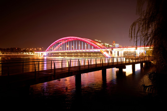 金华双龙大桥夜景紫红色