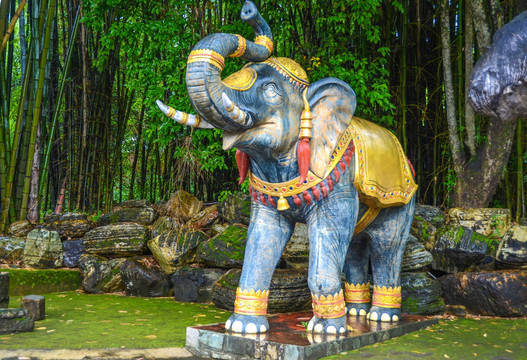 芒市勐巴娜西珍奇园大象雕塑