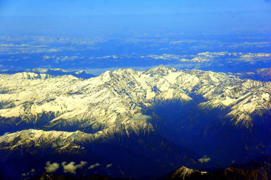 航拍四川阿坝岷山