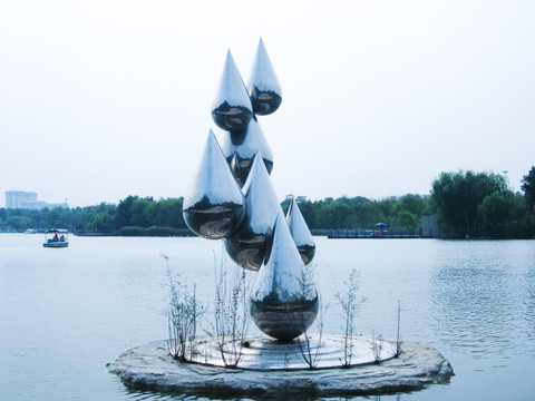 水滴雕塑