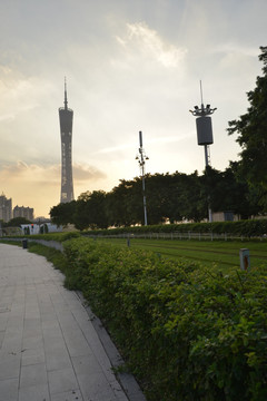 夕阳下的广州塔