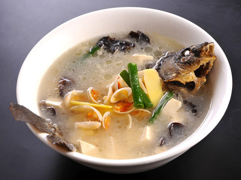 蛤蜊鲫鱼豆腐汤