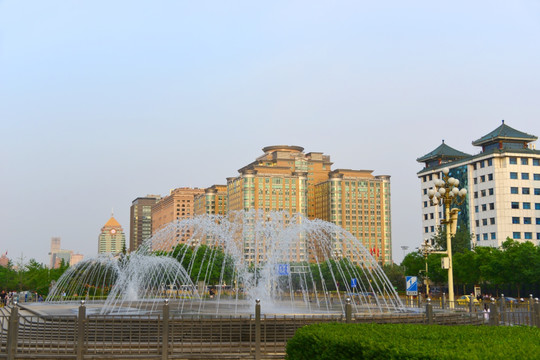 北京东长安街喷泉及民生金融中心
