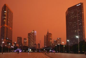 台风前的都市夜景