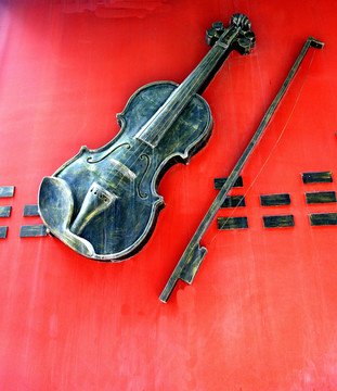 铜雕小提琴