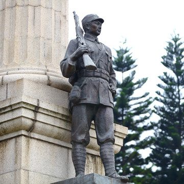 八路军战士雕像