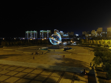 台安县政府广场雕像夜景