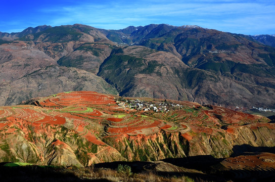 红土地田园风光