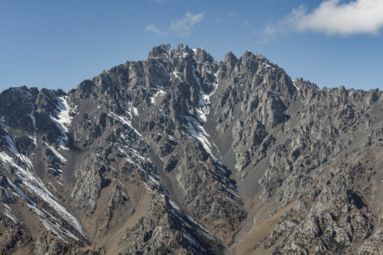 天山雪山