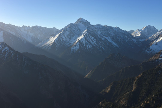 天山雪峰