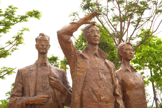 深圳特区建设领航者雕塑