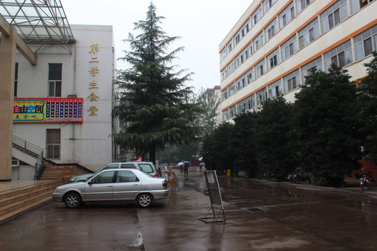 雨后校园