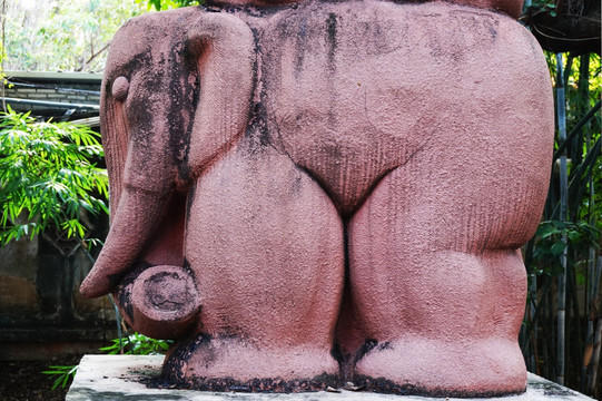 大象雕像
