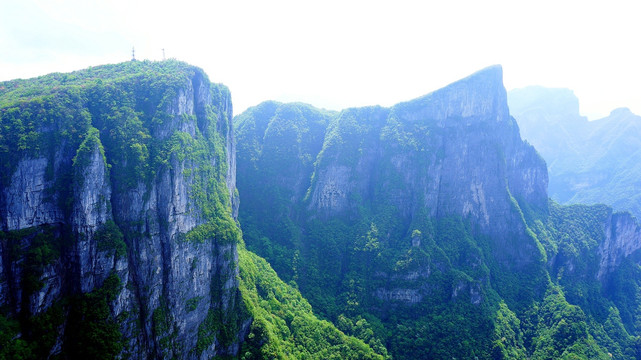 张家界天门山悬崖峭壁