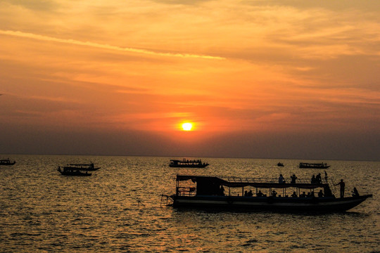 柬埔寨暹粒洞里萨湖日落