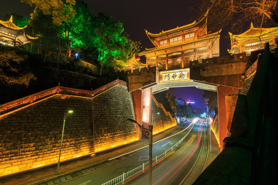 湖南凤凰古城南华门夜景