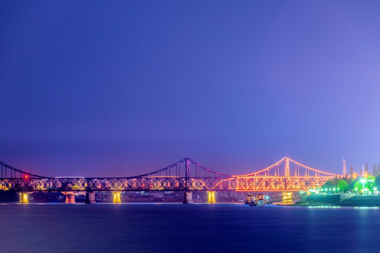 辽宁丹东鸭绿江夜景